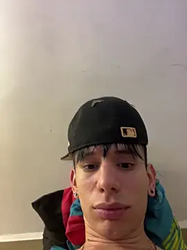 Snapshot of Skinny_batman chatting on 03-06-26, 08:33 Skinny batman online show from 03-06-26, 08:33