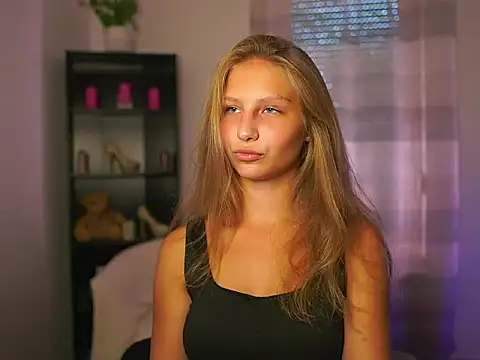 Snapshot of emmie_murray chatting on 09-24-25, 01:36 emmie murray online show from 09-24-25, 01:36