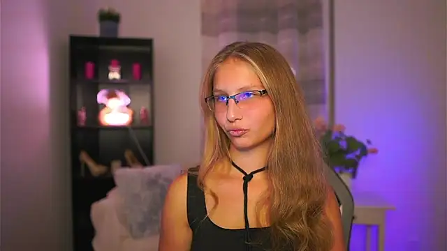 Snapshot of emmie_murray chatting on 10-10-25, 06:07 emmie murray online show from 10-10-25, 06:07