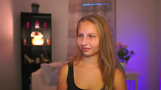 Snapshot of emmie_murray chatting on 10-18-25, 02:07 emmie murray online show from 10-18-25, 02:07