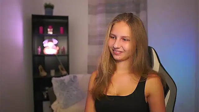 Snapshot of emmie_murray chatting on 11-20-25, 02:06 emmie murray online show from 11-20-25, 02:06