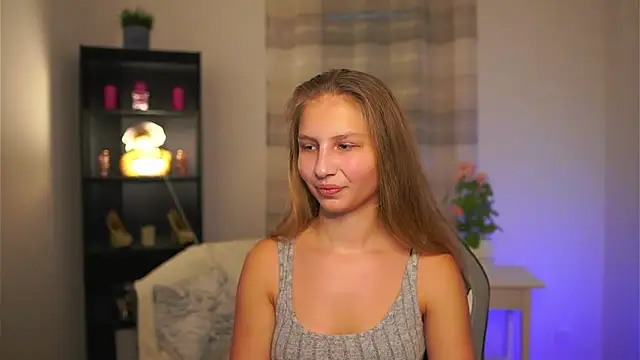 Snapshot of emmie_murray chatting on 12-18-25, 02:23 emmie murray online show from 12-18-25, 02:23