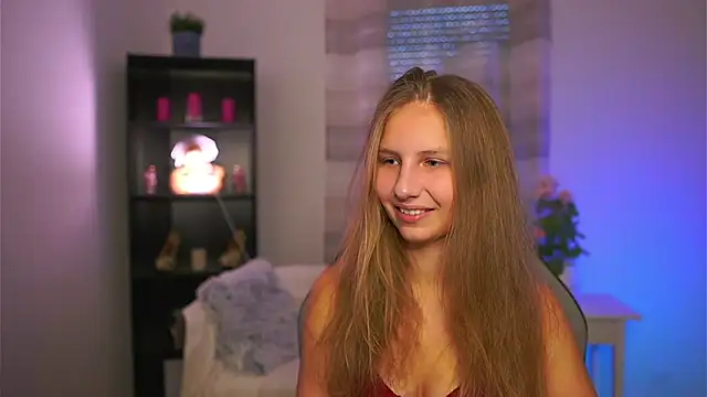 Snapshot of emmie_murray chatting on 12-19-25, 02:02 emmie murray online show from 12-19-25, 02:02