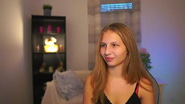 Snapshot of emmie_murray chatting on 01-08-26, 02:08 emmie murray online show from 01-08-26, 02:08