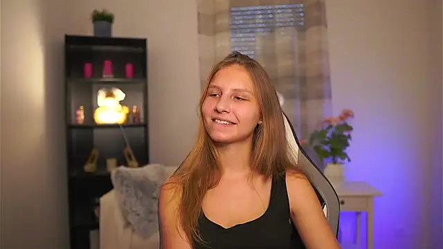 Snapshot of emmie_murray chatting on 02-01-26, 02:37 emmie murray online show from 02-01-26, 02:37