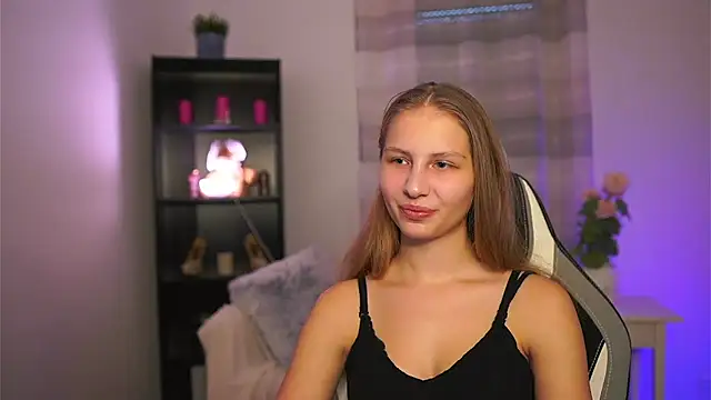 Snapshot of emmie_murray chatting on 02-20-26, 02:28 emmie murray online show from 02-20-26, 02:28