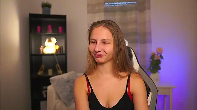 Snapshot of emmie_murray chatting on 02-21-26, 02:29 emmie murray online show from 02-21-26, 02:29