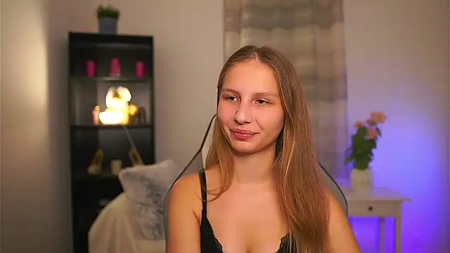 Snapshot of emmie_murray chatting on 03-05-26, 07:32 emmie murray online show from 03-05-26, 07:32