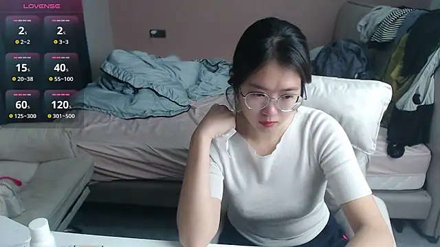 Snapshot of redrose520 chatting on 11-16-25, 11:38 redrose520 online show from 11-16-25, 11:38