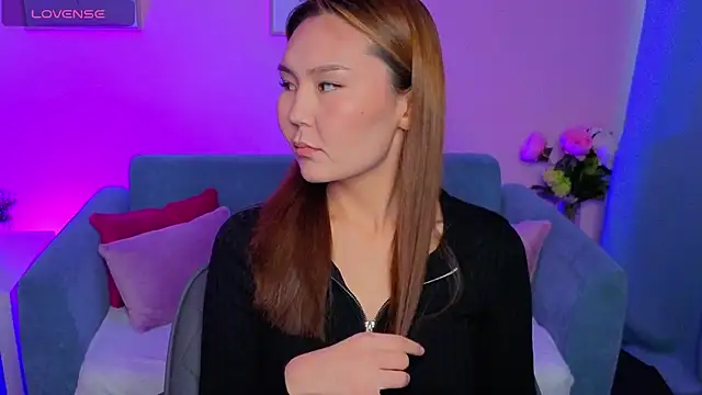 Snapshot of NelliBloomm chatting on 09-30-25, 03:17 NelliBloomm online show from 09-30-25, 03:17