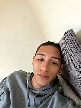 Snapshot of Francoluce23 chatting on 10-02-25, 03:52 Francoluce23 online show from 10-02-25, 03:52