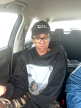 Snapshot of YeahhhitsBreezy chatting on 12-20-25, 08:16 YeahhhitsBreezy online show from 12-20-25, 08:16