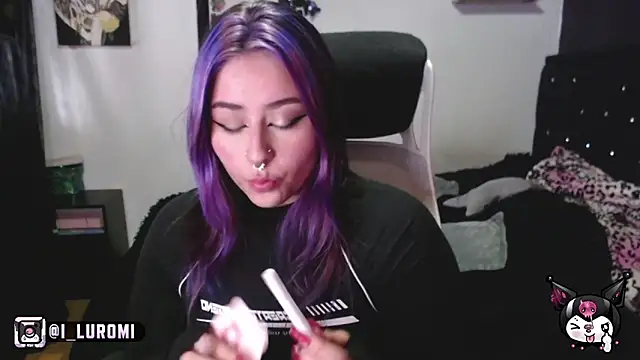 Snapshot of Iluromi chatting on 11-14-25, 06:17 Iluromi online show from 11-14-25, 06:17