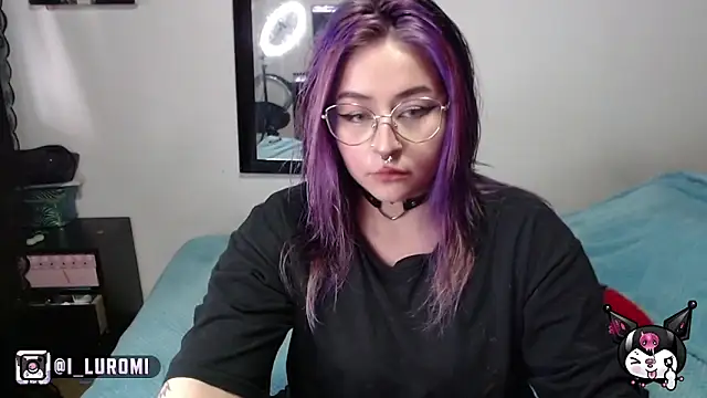 Snapshot of Iluromi chatting on 11-20-25, 03:34 Iluromi online show from 11-20-25, 03:34