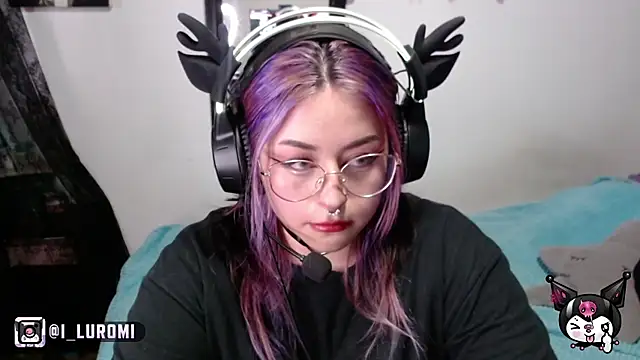 Snapshot of Iluromi chatting on 11-25-25, 03:34 Iluromi online show from 11-25-25, 03:34