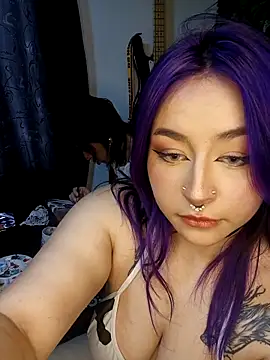 Snapshot of Iluromi chatting on 11-27-25, 03:36 Iluromi online show from 11-27-25, 03:36