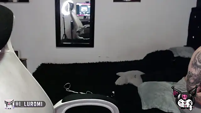 Snapshot of Iluromi chatting on 01-05-26, 05:49 Iluromi online show from 01-05-26, 05:49