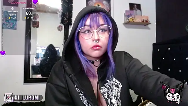 Snapshot of Iluromi chatting on 02-03-26, 03:17 Iluromi online show from 02-03-26, 03:17