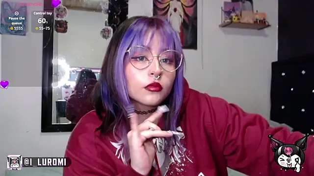 Snapshot of Iluromi chatting on 02-10-26, 03:27 Iluromi online show from 02-10-26, 03:27