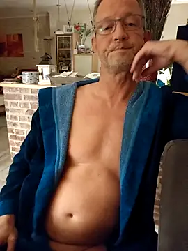 Snapshot of TommyTom76 chatting on 10-28-25, 06:32 TommyTom76 online show from 10-28-25, 06:32