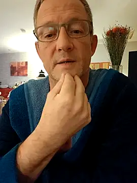 Snapshot of TommyTom76 chatting on 01-10-26, 08:10 TommyTom76 online show from 01-10-26, 08:10