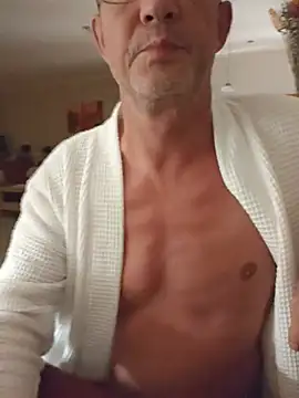 Snapshot of TommyTom76 chatting on 07-04-26, 10:49 TommyTom76 online show from 07-04-26, 10:49