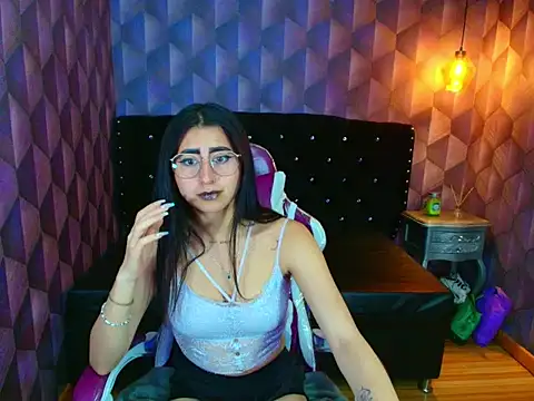 Snapshot of Nanisshawna chatting on 10-21-25, 03:40 Nanisshawna online show from 10-21-25, 03:40
