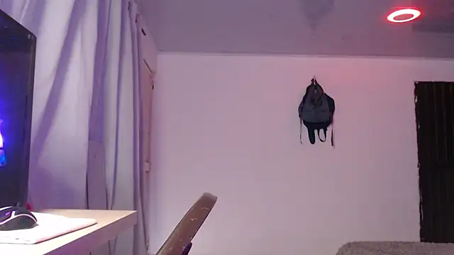 Snapshot of LittleCheerry69 chatting on 10-31-25, 07:48 LittleCheerry69 online show from 10-31-25, 07:48