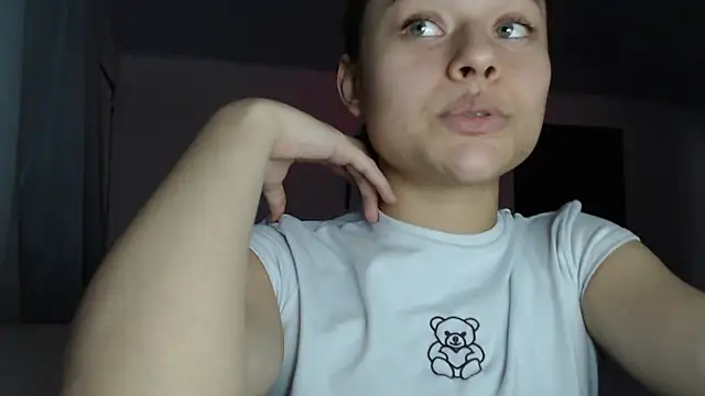 Snapshot of LittleCheerry69 chatting on 11-12-25, 04:07 LittleCheerry69 online show from 11-12-25, 04:07