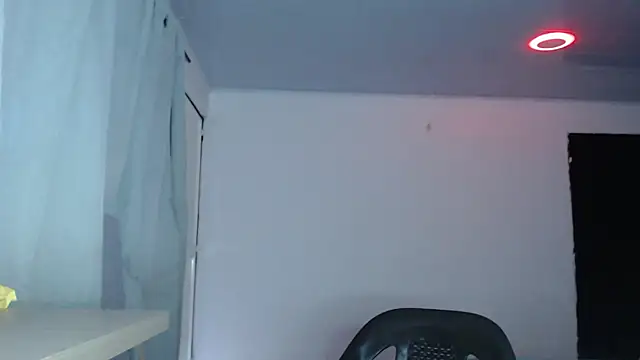 Snapshot of LittleCheerry69 chatting on 11-15-25, 04:25 LittleCheerry69 online show from 11-15-25, 04:25