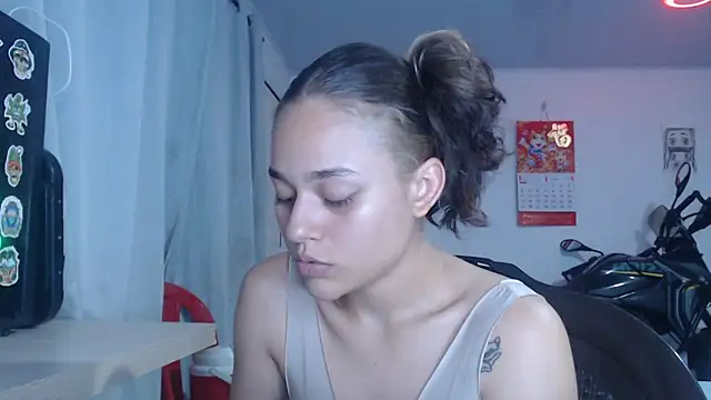 Snapshot of LittleCheerry69 chatting on 01-09-26, 04:37 LittleCheerry69 online show from 01-09-26, 04:37