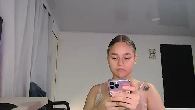 Snapshot of LittleCheerry69 chatting on 03-04-26, 07:31 LittleCheerry69 online show from 03-04-26, 07:31