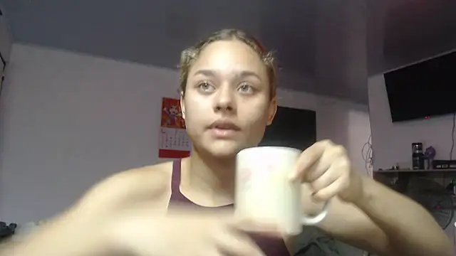 Snapshot of LittleCheerry69 chatting on 03-12-26, 04:13 LittleCheerry69 online show from 03-12-26, 04:13