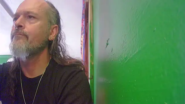 Snapshot of HippieDad333 chatting on 09-26-25, 06:01 HippieDad333 online show from 09-26-25, 06:01