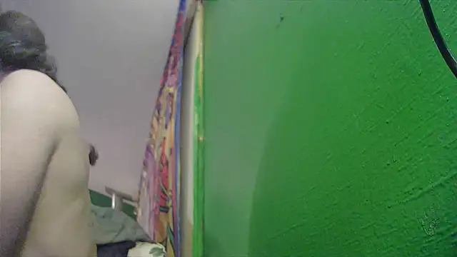 Snapshot of HippieDad333 chatting on 11-11-25, 03:06 HippieDad333 online show from 11-11-25, 03:06