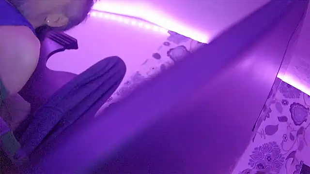 Snapshot of HippieDad333 chatting on 12-16-25, 11:54 HippieDad333 online show from 12-16-25, 11:54