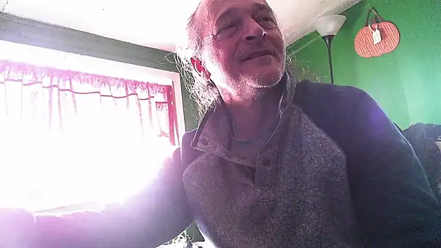 Snapshot of HippieDad333 chatting on 01-31-26, 07:11 HippieDad333 online show from 01-31-26, 07:11