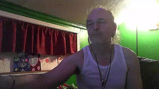 Snapshot of HippieDad333 chatting on 02-04-26, 06:41 HippieDad333 online show from 02-04-26, 06:41