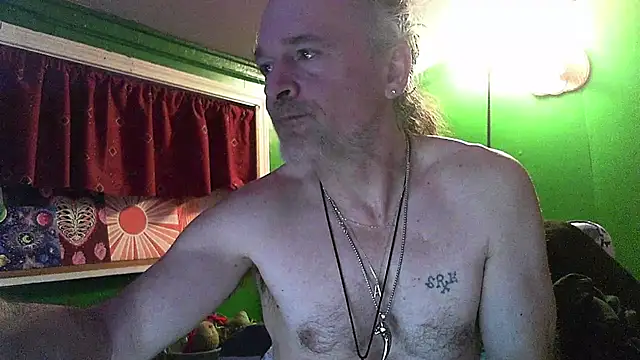 Snapshot of HippieDad333 chatting on 02-06-26, 02:38 HippieDad333 online show from 02-06-26, 02:38