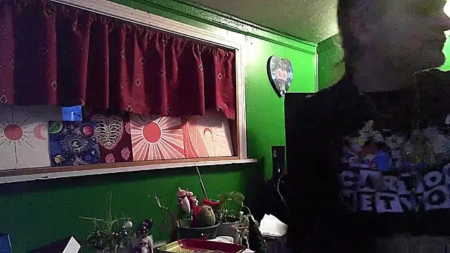 Snapshot of HippieDad333 chatting on 02-09-26, 11:09 HippieDad333 online show from 02-09-26, 11:09