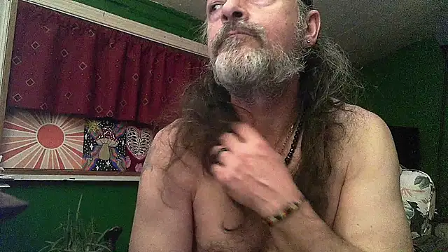 Snapshot of HippieDad333 chatting on 03-26-26, 12:06 HippieDad333 online show from 03-26-26, 12:06