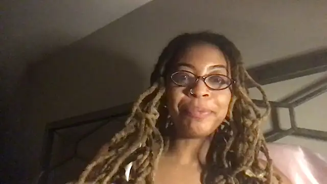 Snapshot of lilmisssunshine_ chatting on 09-25-25, 07:56 lilmisssunshine  online show from 09-25-25, 07:56