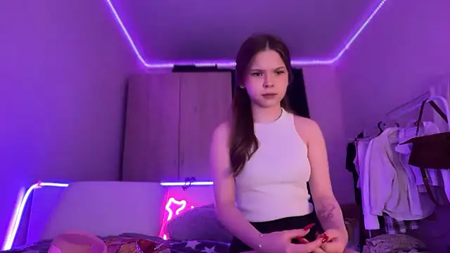 Snapshot of CandysRose chatting on 10-27-25, 06:12 CandysRose online show from 10-27-25, 06:12