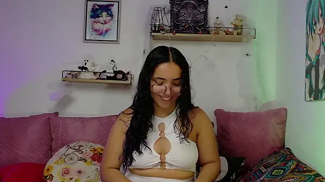 Snapshot of LucyDerby chatting on 11-13-25, 02:10 LucyDerby online show from 11-13-25, 02:10