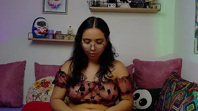 Snapshot of LucyDerby chatting on 11-14-25, 12:20 LucyDerby online show from 11-14-25, 12:20