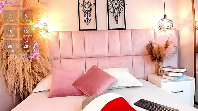 Charlotte hall  online show from 12-20-25, 04:08