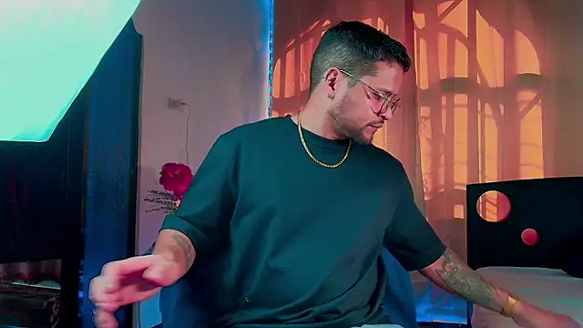 LucasGaeel online show from 11-04-25, 08:19