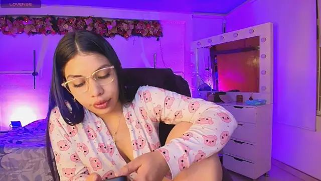 kloe28 online show from 12-23-25, 10:02