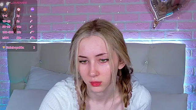 Snapshot of LiraKink chatting on 11-22-25, 04:44 LiraKink online show from 11-22-25, 04:44