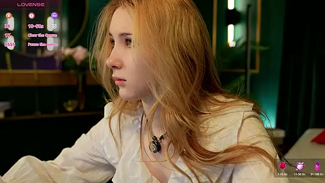 Snapshot of LiraKink chatting on 02-27-26, 04:23 LiraKink online show from 02-27-26, 04:23